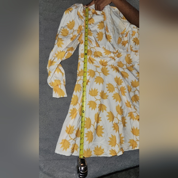 A yellow dress with leaves!!! DRESS IS NOT TRUE TO SIZE MORE LIKE A TEN - Picture 11 of 12